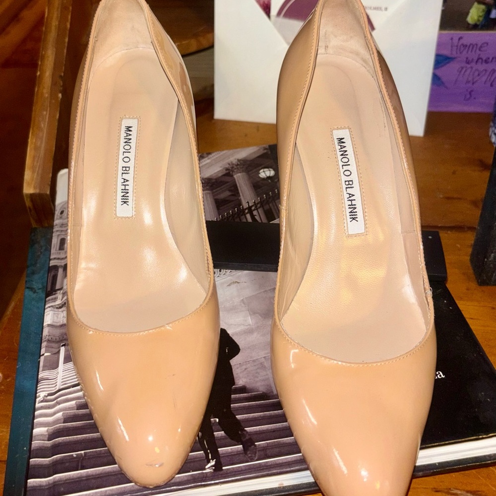 Manolo Blahnik Nude Patent Leather Pumps wore once too big reposhing comfy heels